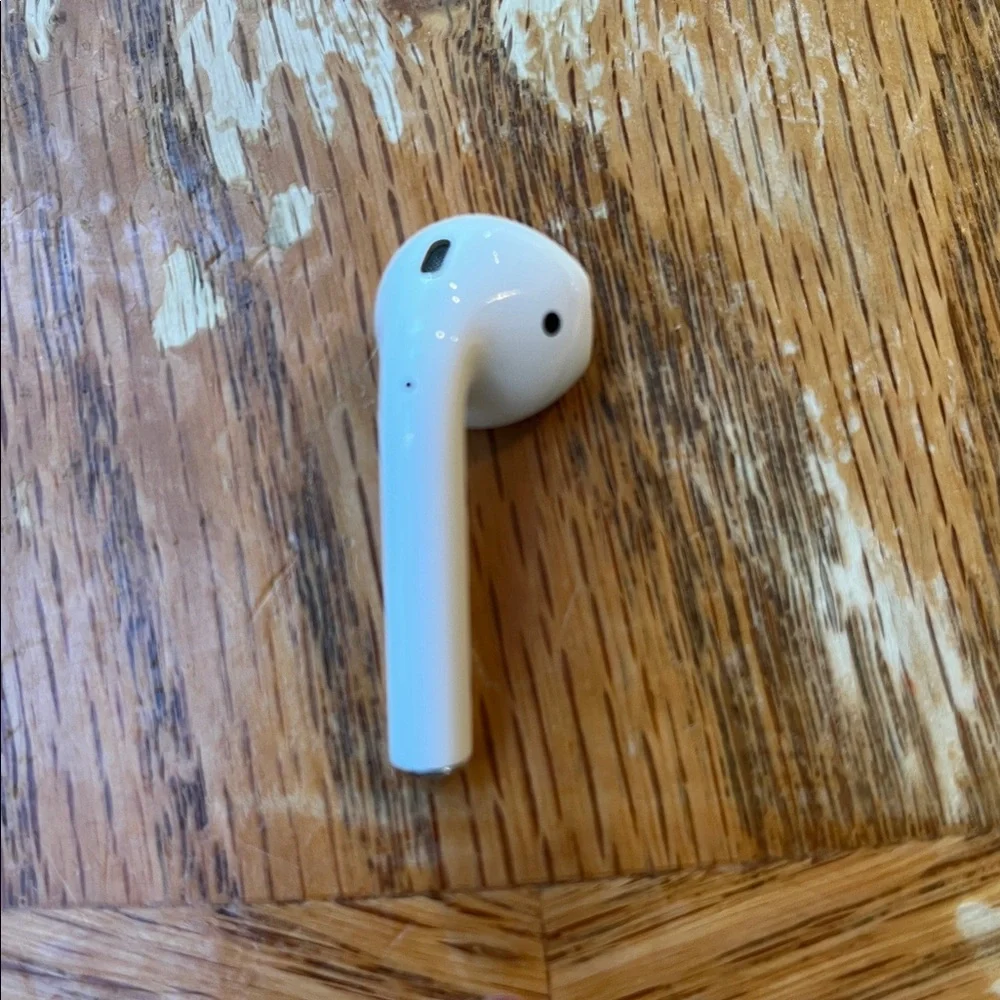 Genuine Apple Airpods Right (R) A2031 Bluetooth Right side Replacement ONLY